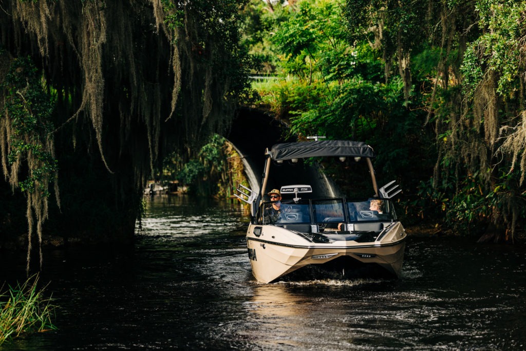 Howmuchdoestheavgwakeboatweigh